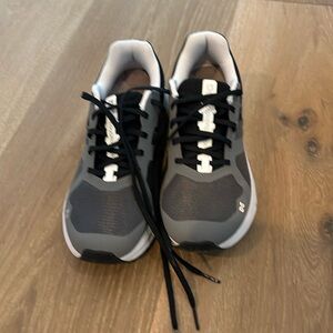 On  Cloudrunner women Size 8 worn Once